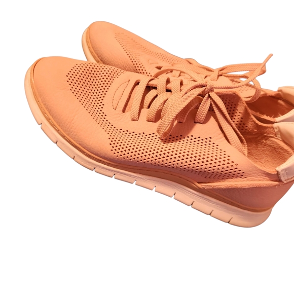 Vionic Shoes - Women's Peach Sneakers